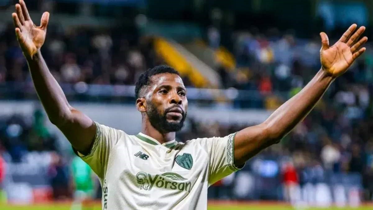 kelechi-iheanacho-dan-bursaspor-taraftarina-super-lig-sozu