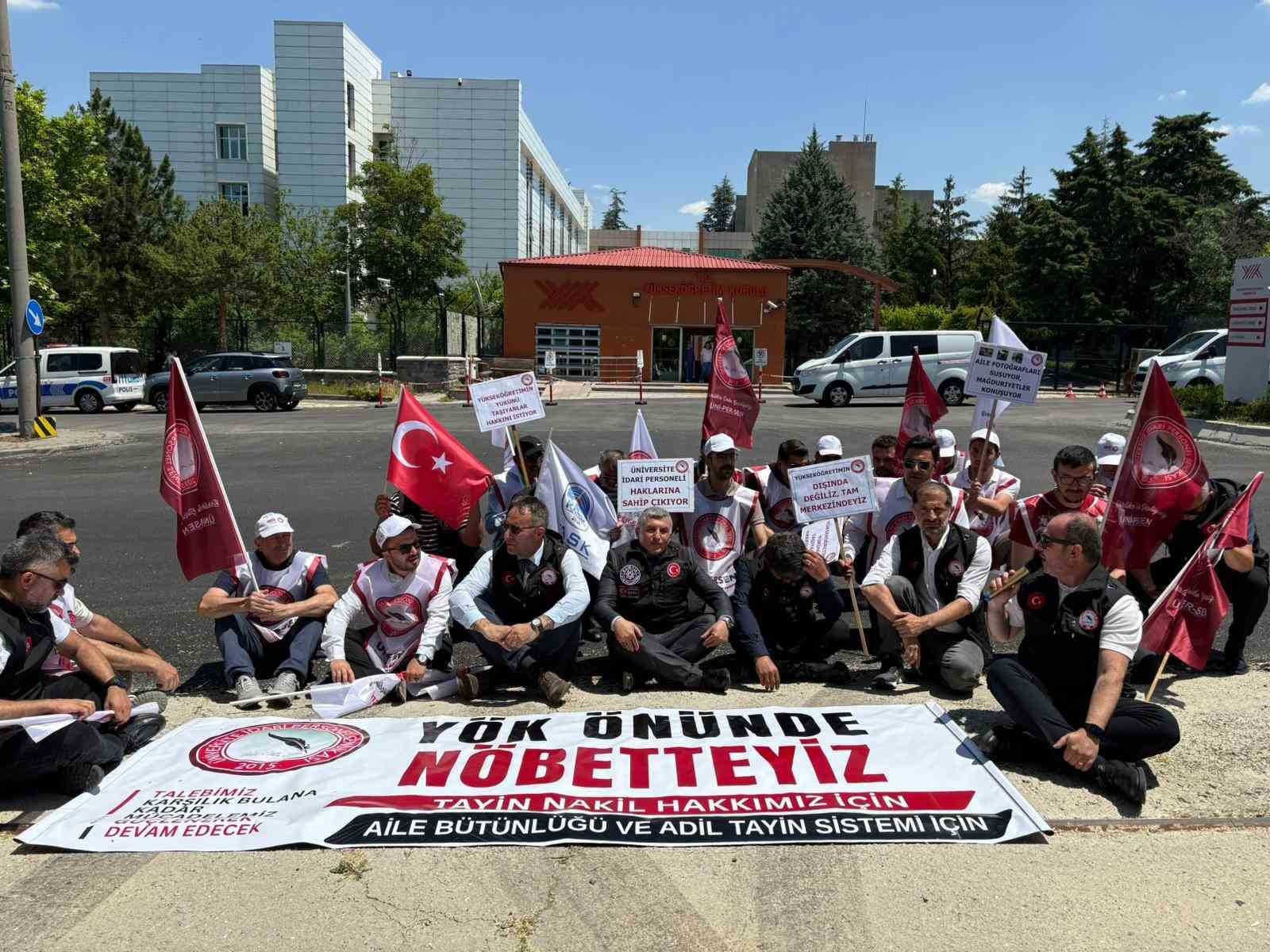 universite-idari-personelinden-yok-onunde-tayin-nakil-cagrisi