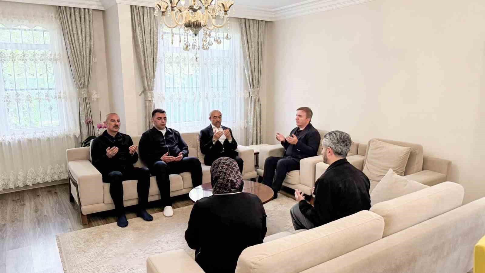 vali-aydogdu-dan-il-milli-egitim-muduru-kartal-a-taziye-ziyareti