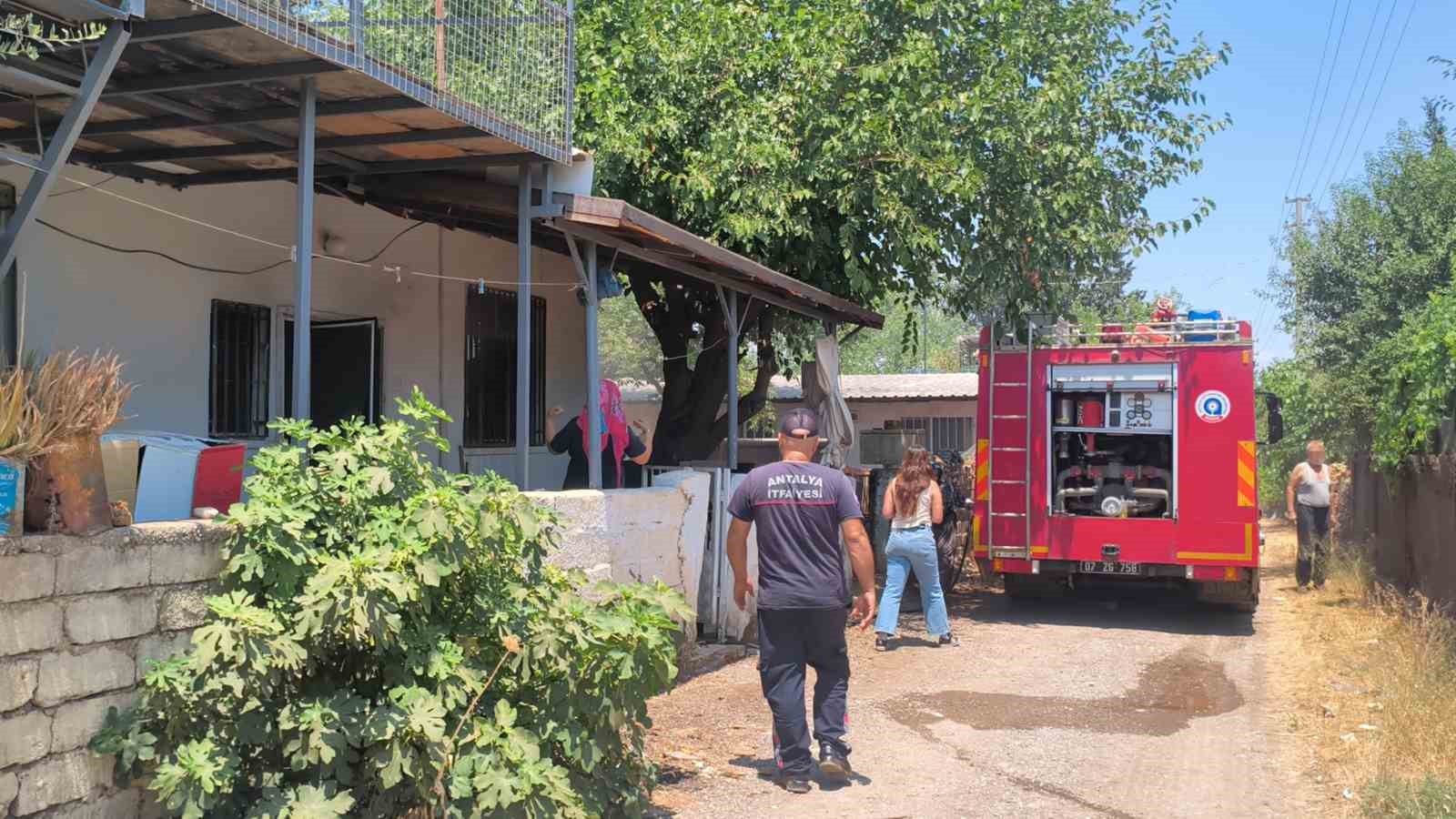 uzaklastirma-karari-aldiran-esine-sinirlenip-evi-atese-verdi