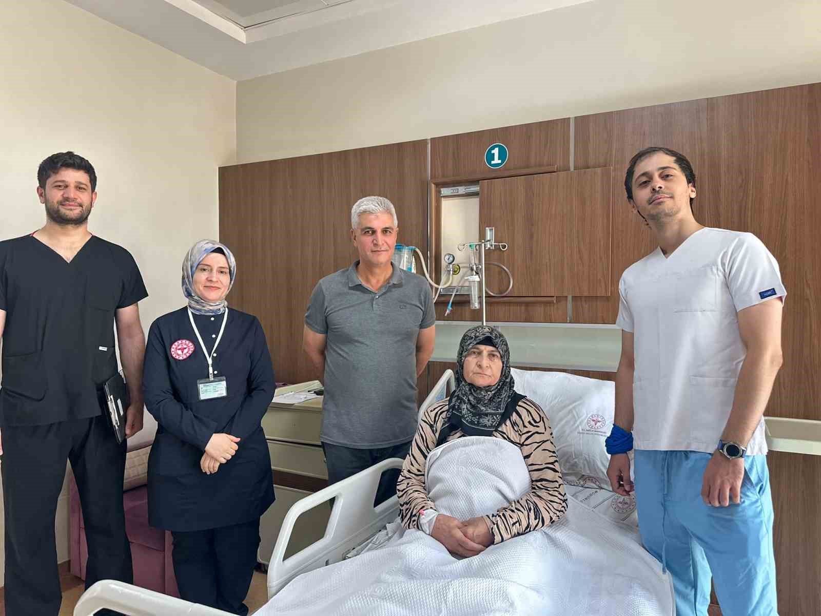 siirt-te-total-diz-protezi-revizyonu-ameliyati-basariyla-gerceklestirildi