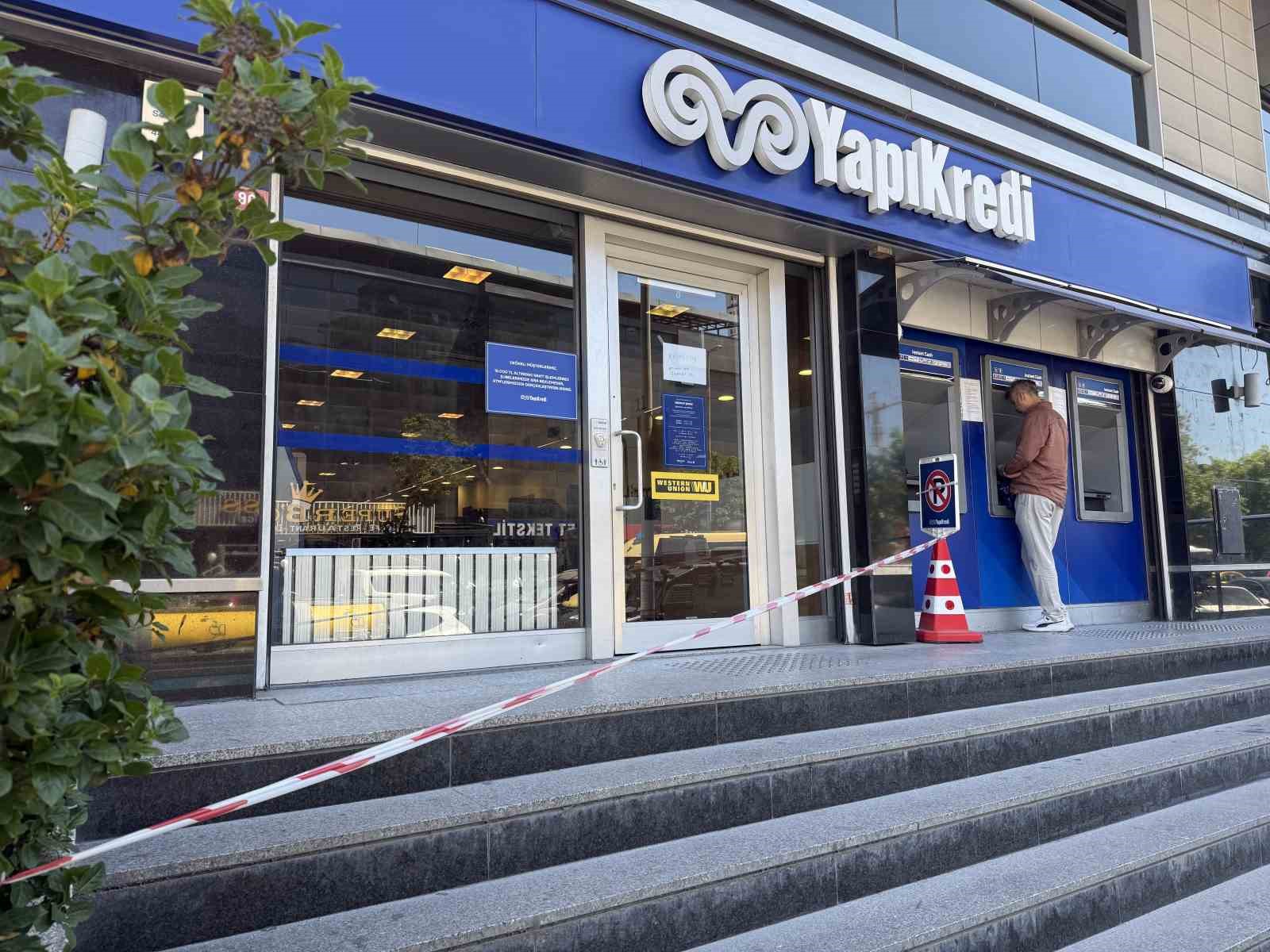 esenyurt-ta-yapi-kredi-bankasi-subesine-silahli-saldiri