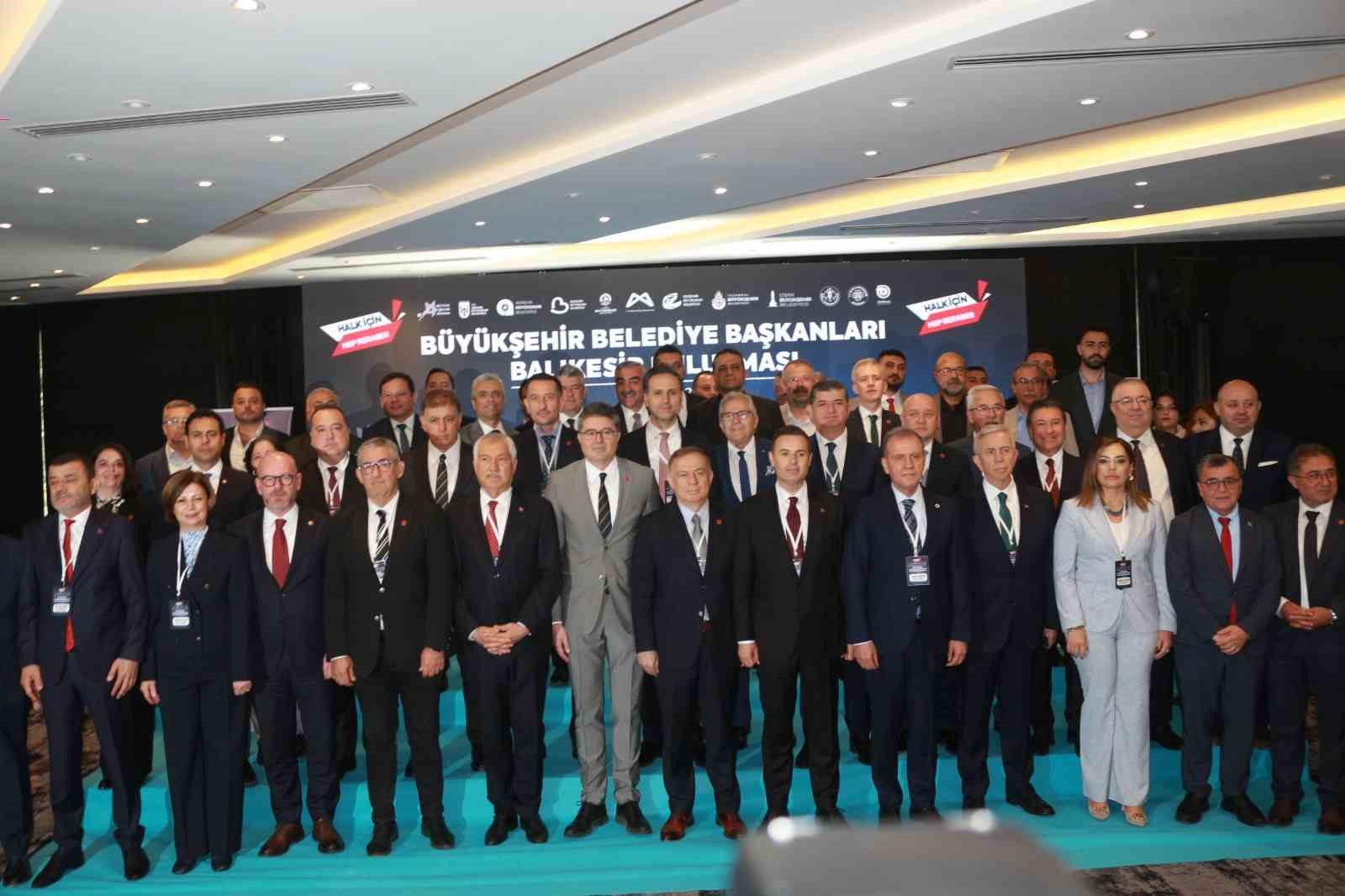 chp-li-buyuksehir-belediye-baskanlari-balikesir-de-bulustu