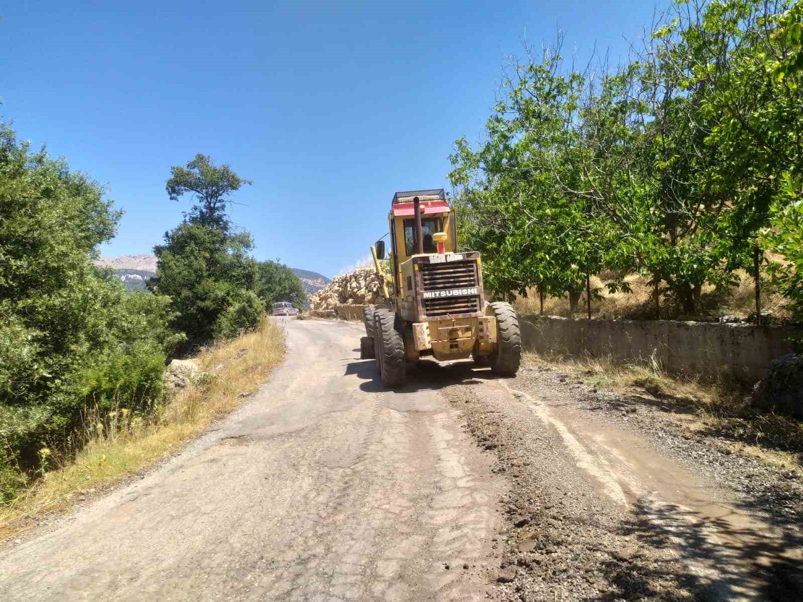 alanya-nin-kirsal-yollarinda-yogun-mesai