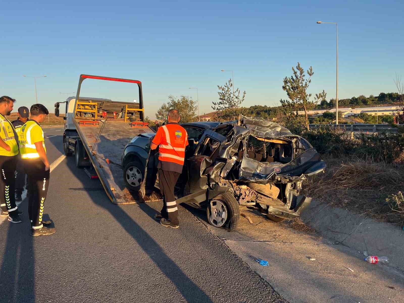 istanbul-kuzey-marmara-otoyolu-nda-seyir-halindeki-tir-hafif-ticari-araca-carpti-6-yarali