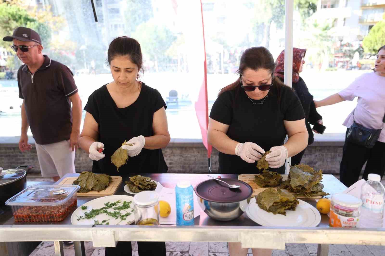 gastronomi-carsisi-nda-en-guzel-sarma-yarismasi