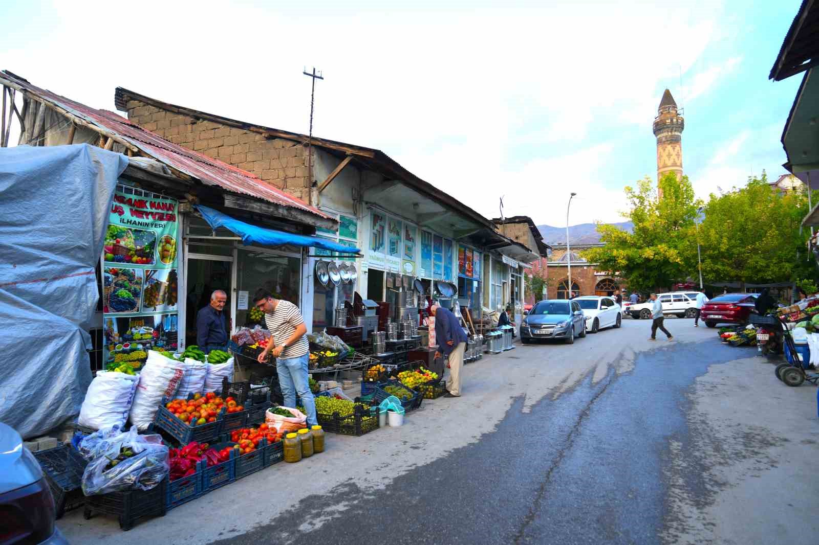mus-un-unlu-baglarinda-yetistirilen-guz-meyveleri-tezgahtaki-yerini-aldi