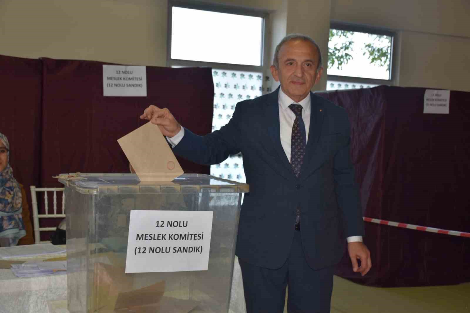 manisa-tso-secimlerinde-baskan-mehmet-yilmaz-guven-tazeledi