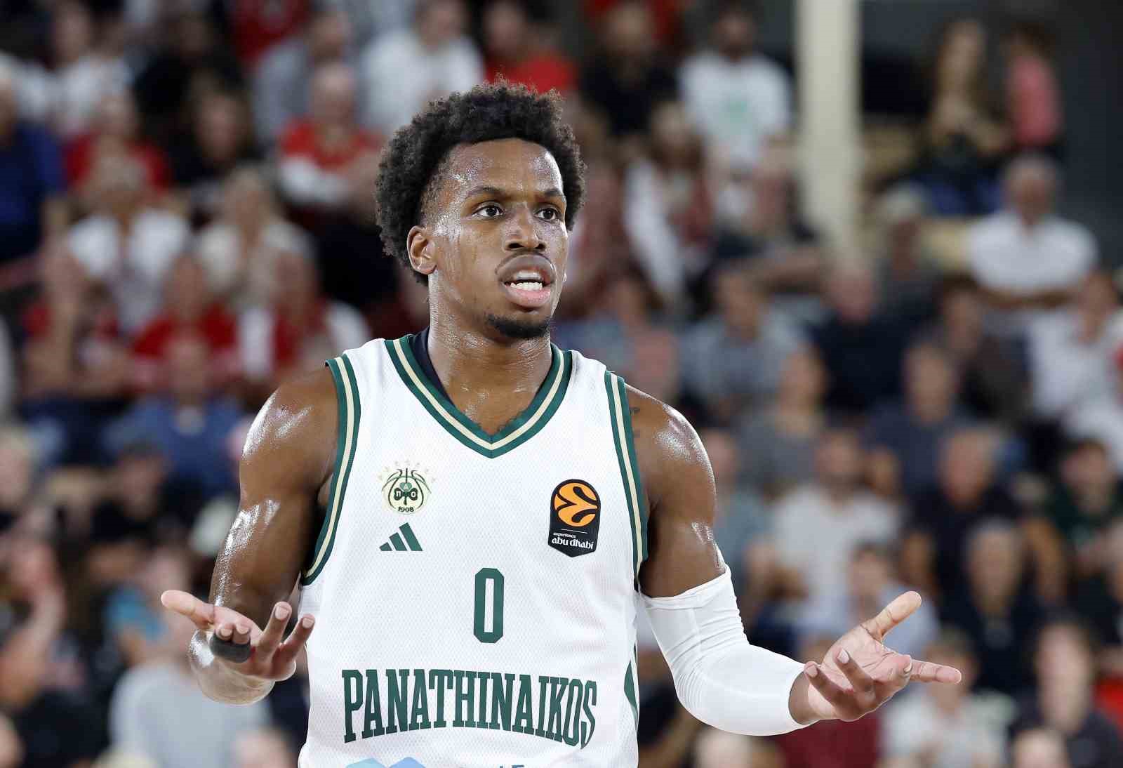 panathinaikos-tj-shorts-ile-yollarini-ayirdi