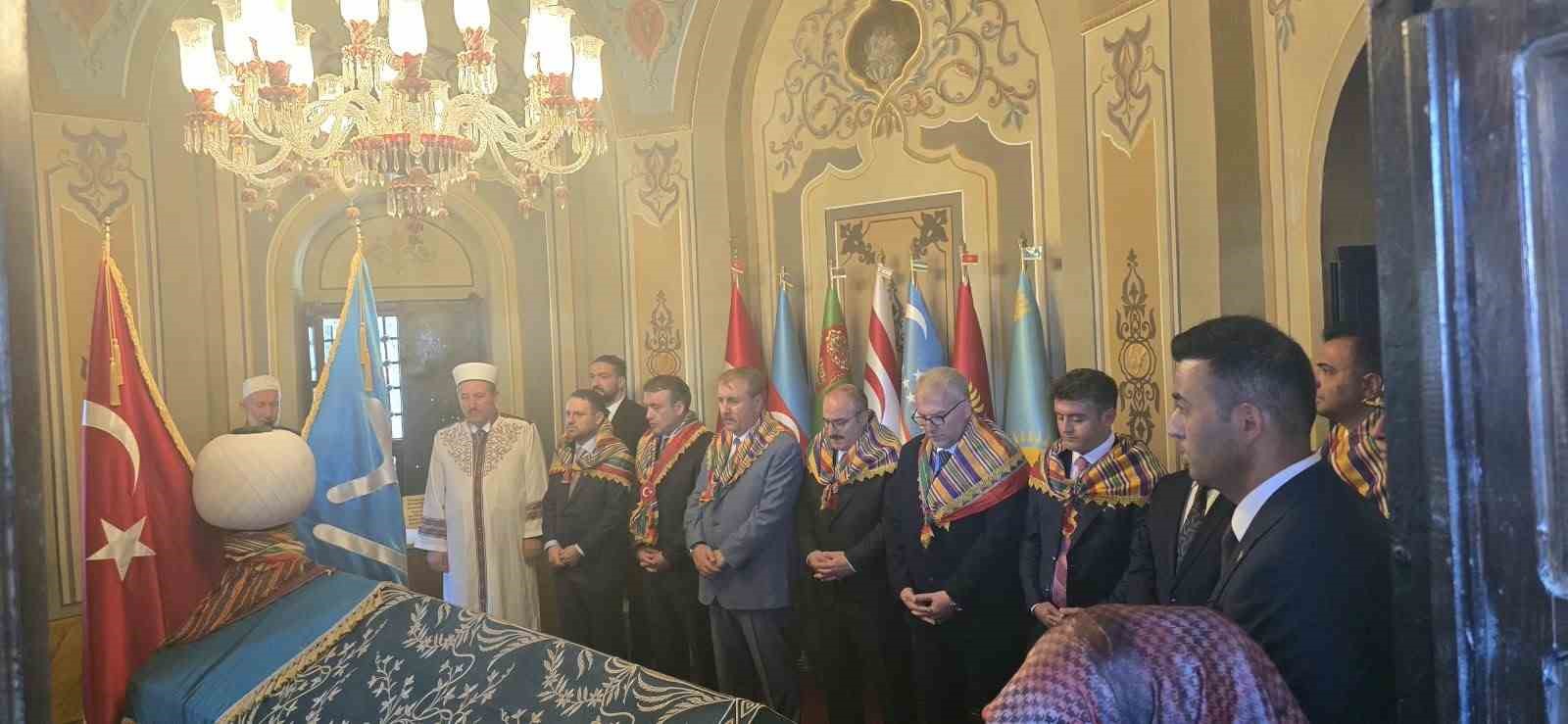 adalet-bakani-akin-gurlek-ertugrul-gazi-turbesini-ziyaret-etti