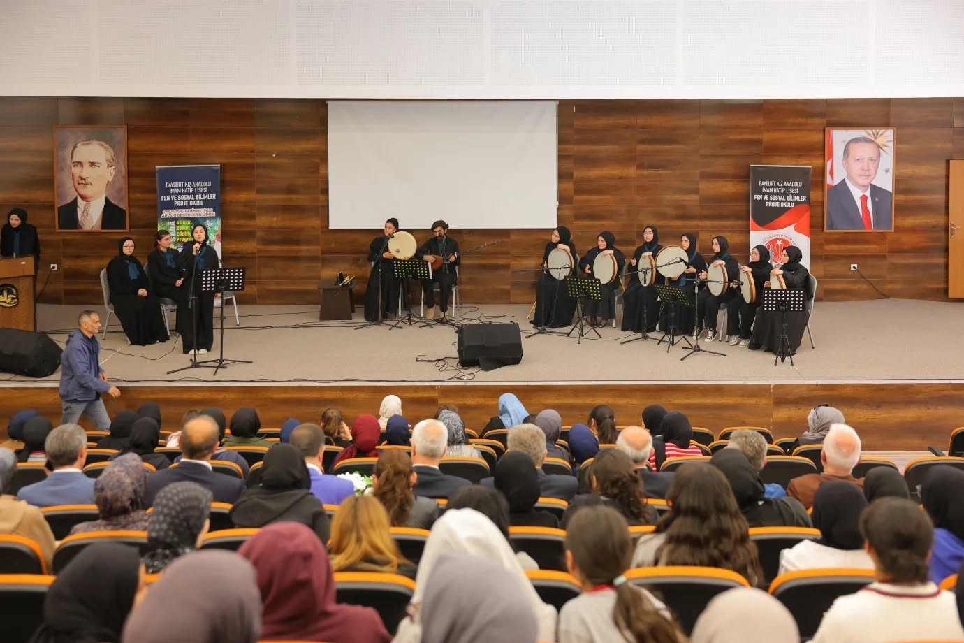 bayburt-ta-ogrencilerden-tasavvuf-musikisi-konseri