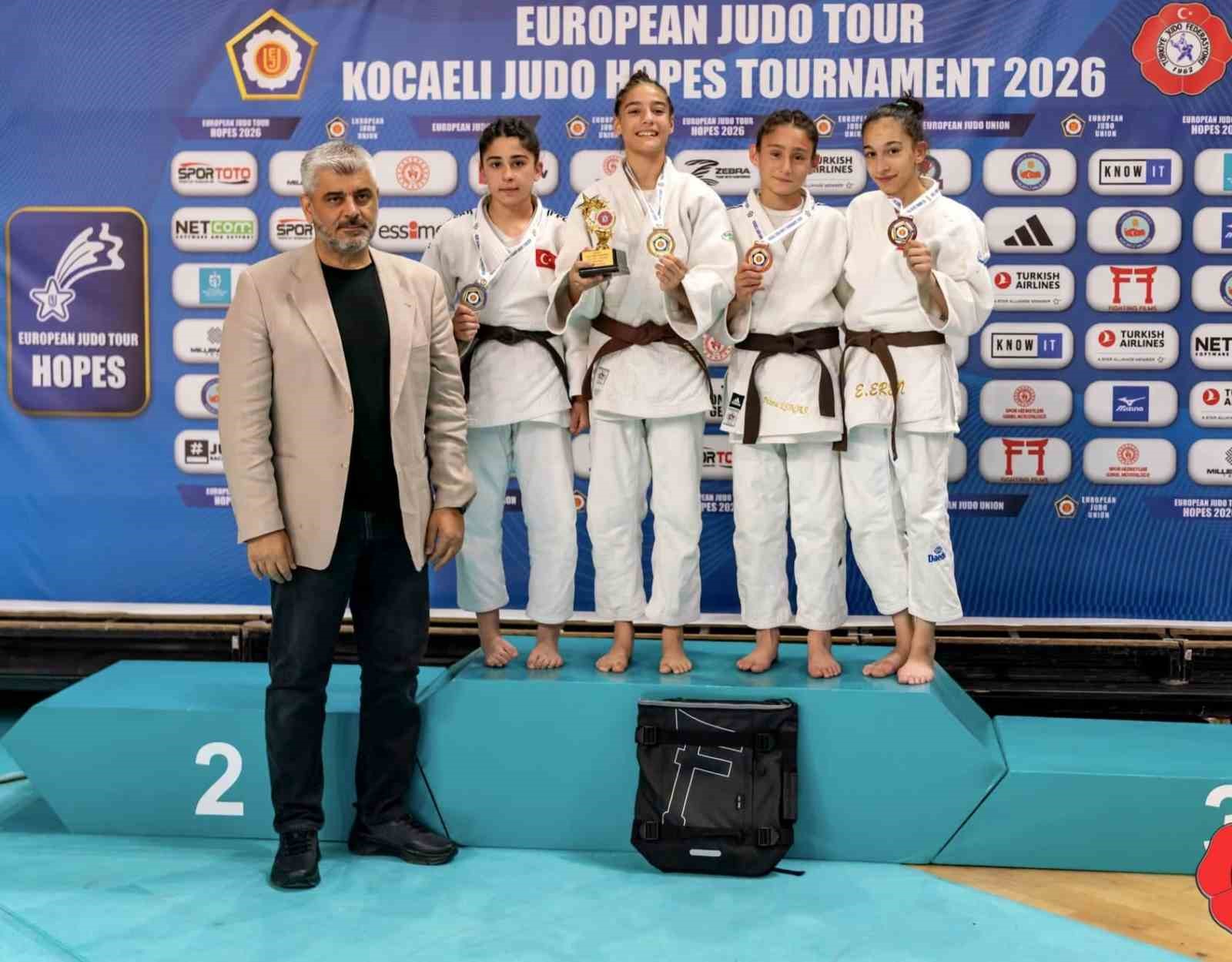 avrupa-kupasi-nda-yunusemre-firtinasi