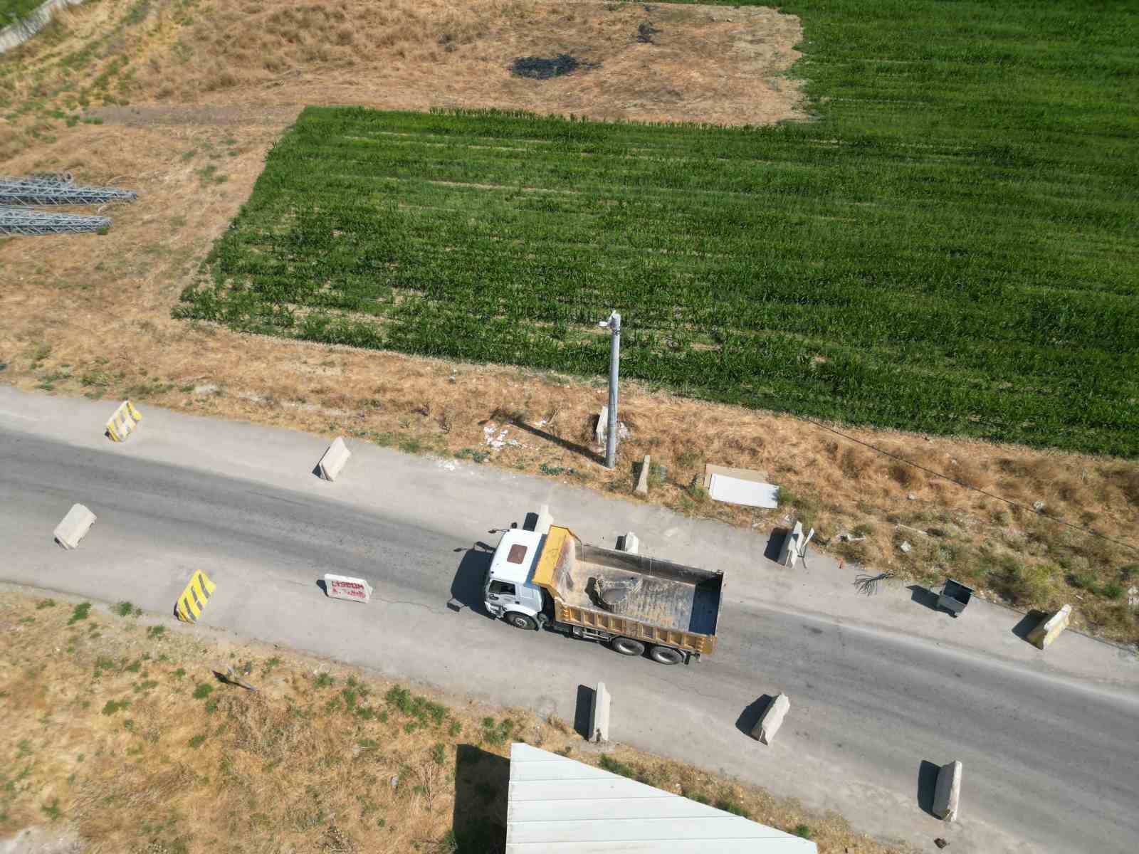 mahalle-sakinlerini-cileden-cikaran-beton-bariyer-bilmecesi
