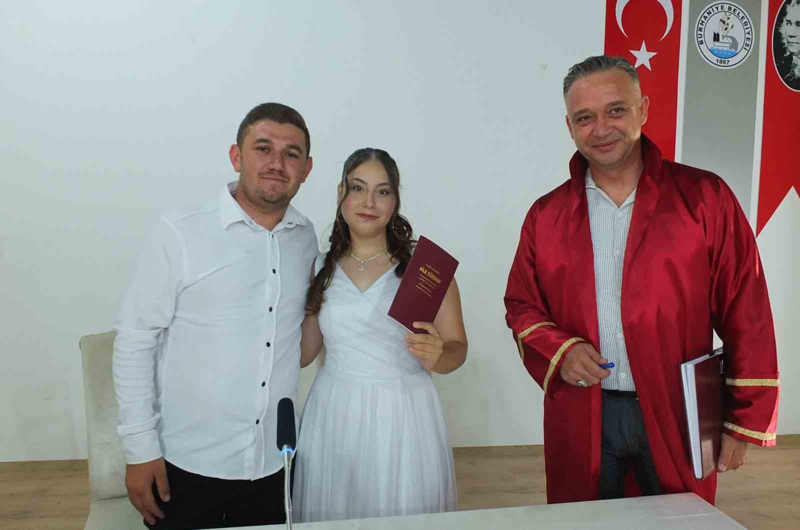 burhaniye-de-dugun-sezonu-devam-ediyor