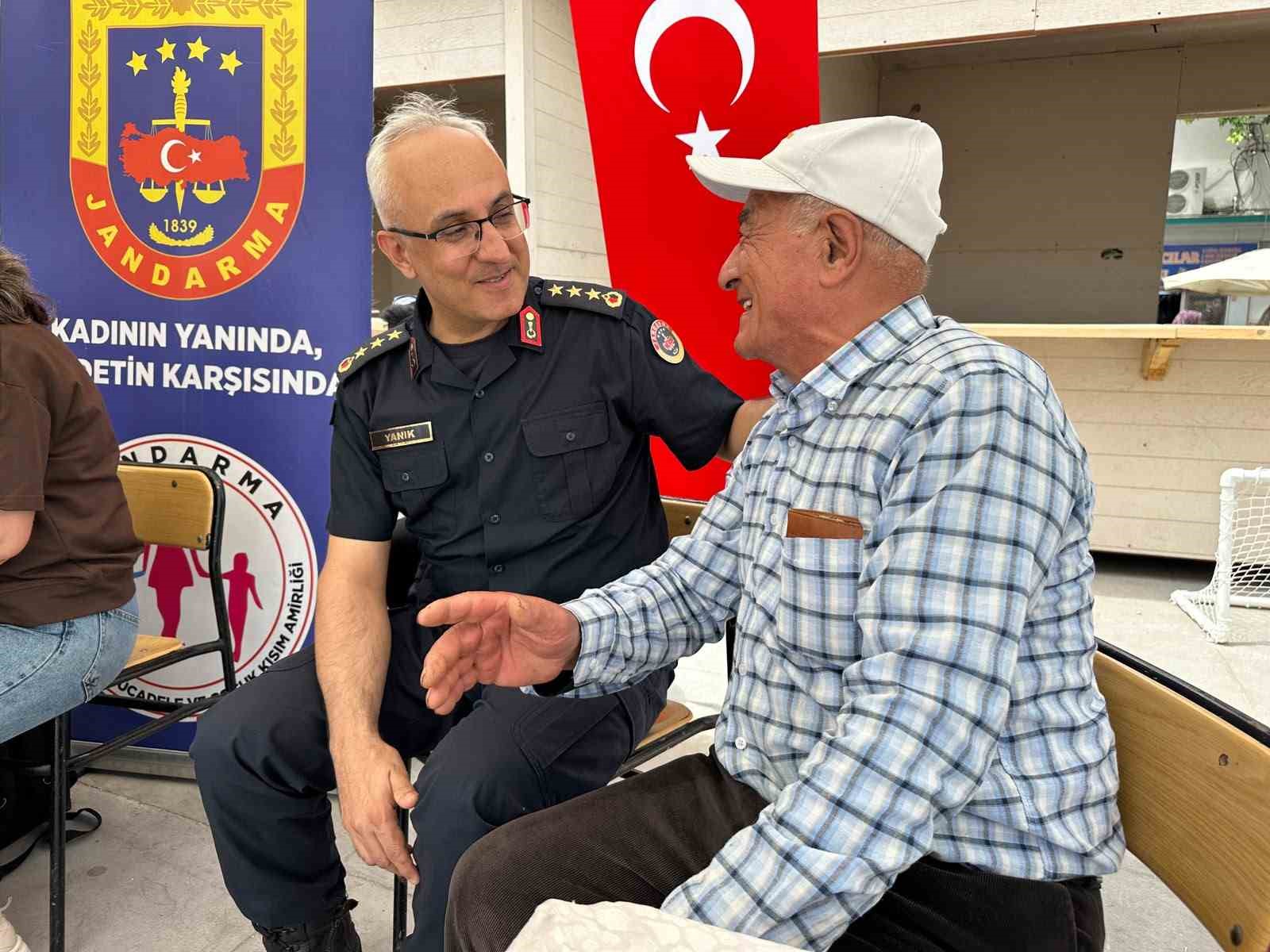 burdur-da-jandarmanin-187-nci-kurulus-yil-donumunu-vatandaslarla-kutladi
