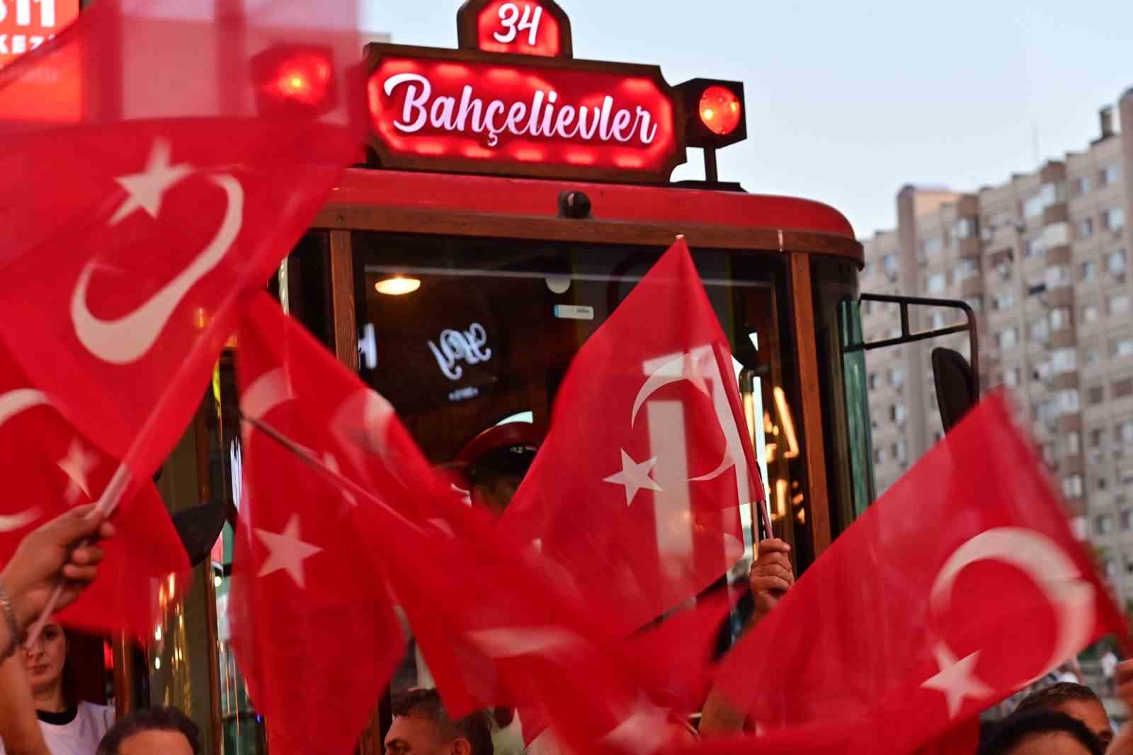 bahcelievler-de-15-temmuz-sehitleri-yuruyusle-anildi