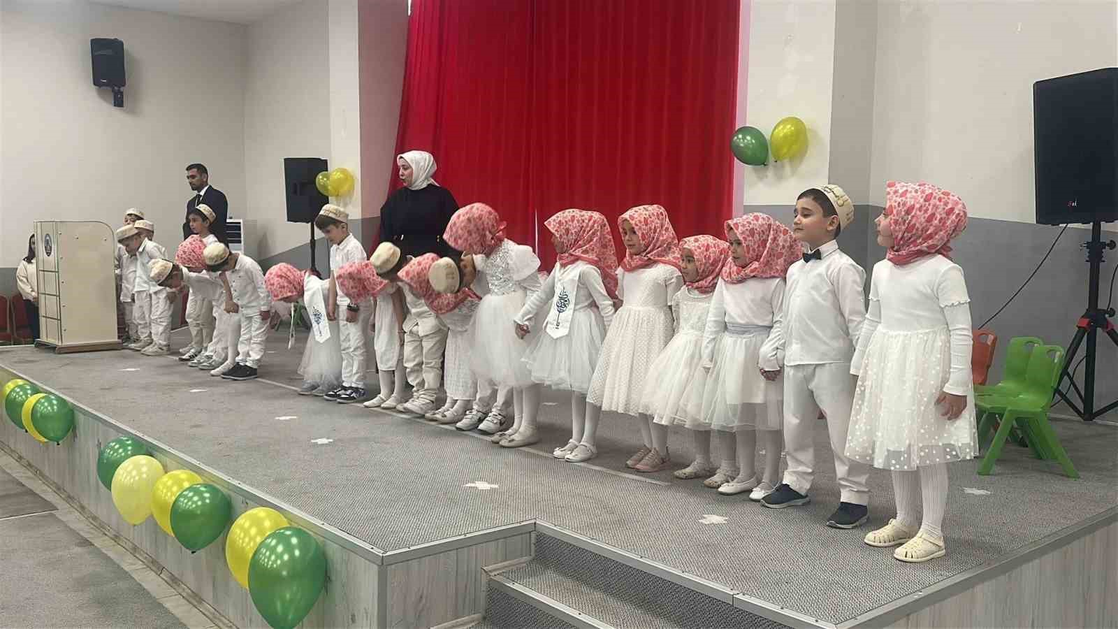 cavdarhisar-da-4-6-yas-kur-an-kursu-ogrencilerinden-yilsonu-gosterisi