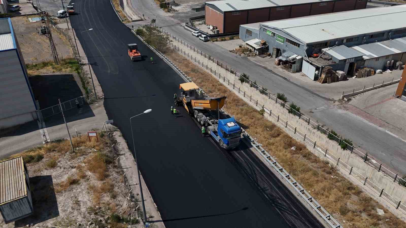buyuksehir-den-sazyolu-caddesi-nde-35-milyon-tl-lik-asfalt-calismasi