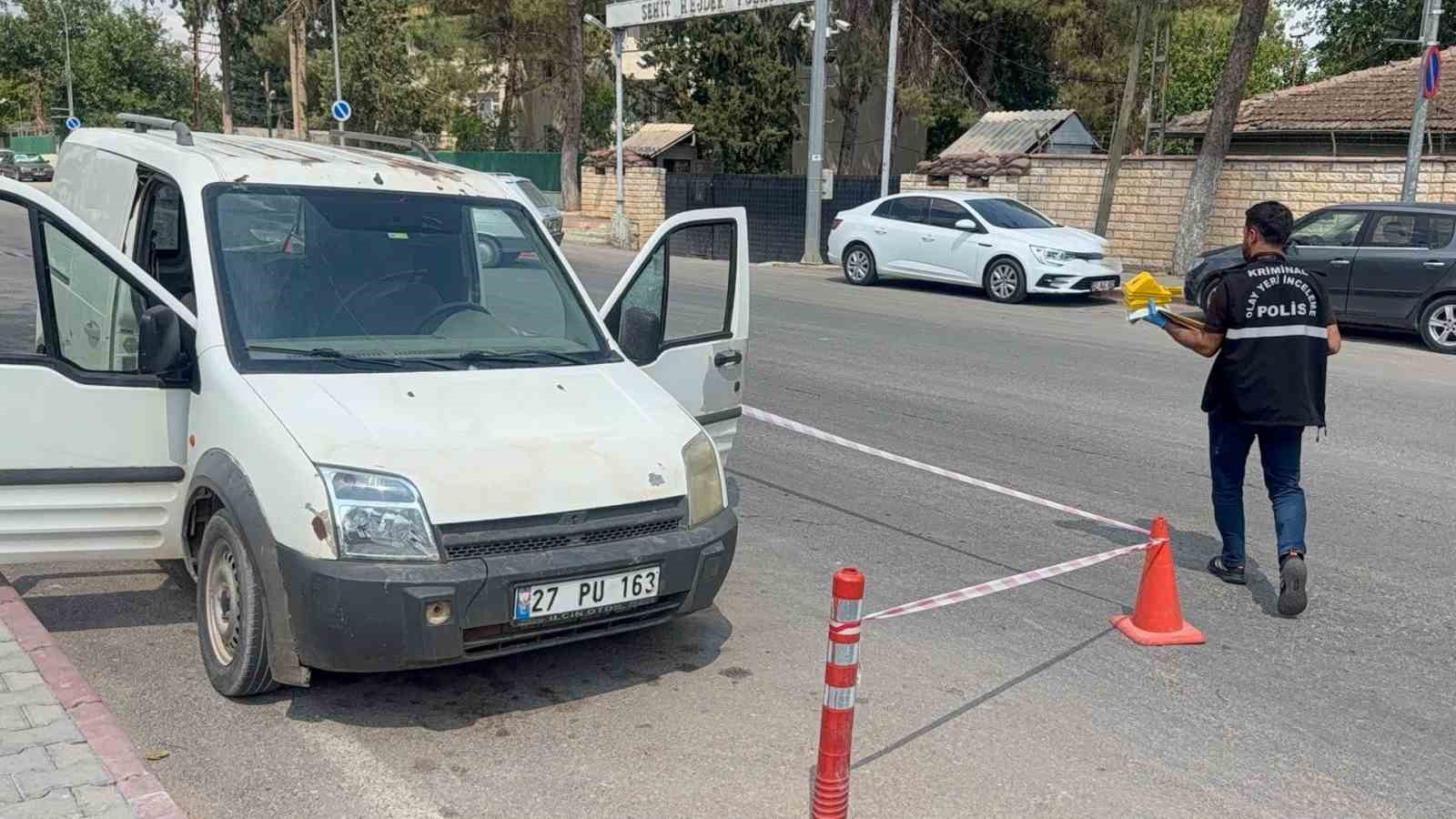 arac-icerisinde-silahli-saldiriya-ugrayan-sahis-agir-yaralandi