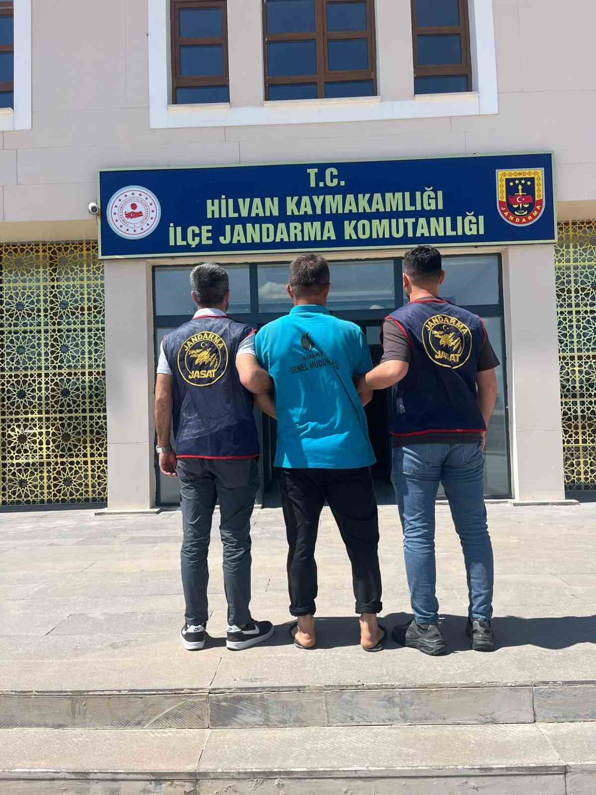 kilik-degistirerek-saklanan-cinayet-zanlisi-yakalandi