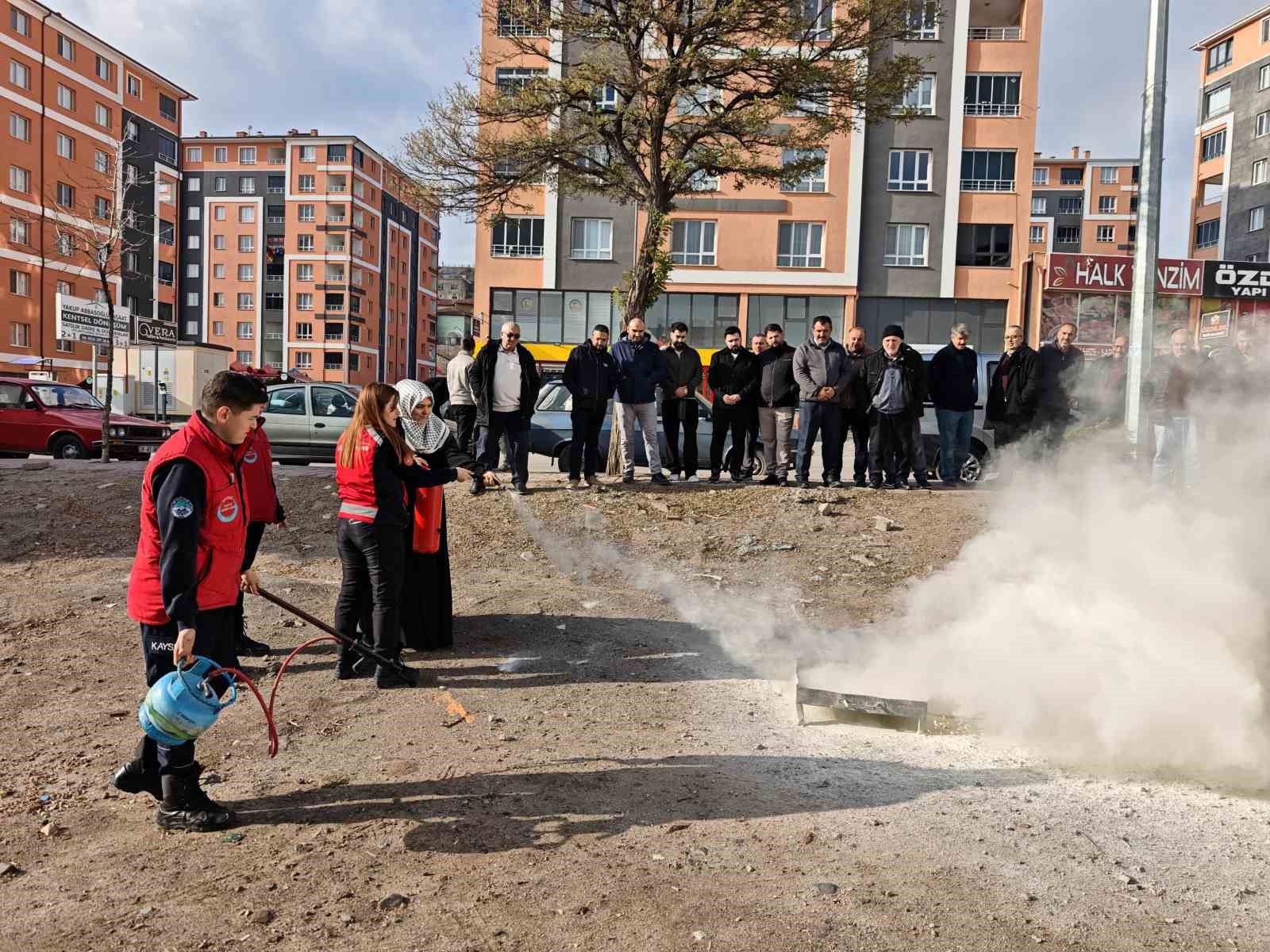 buyuksehirden-16-ilcede-din-gorevlilerine-afet-ve-yangin-egitimi-bin-740-personele-farkindalik-calismasi