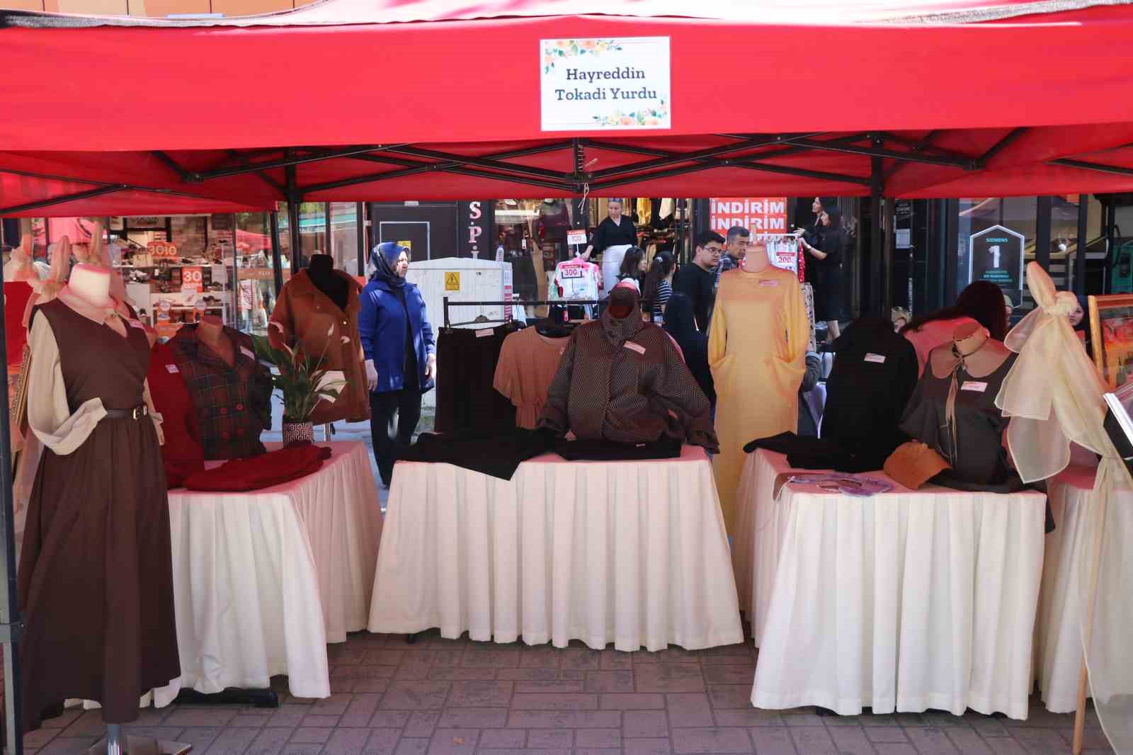 yurtta-kalan-kizlarin-urettigi-el-emegi-urunler-begeni-topladi