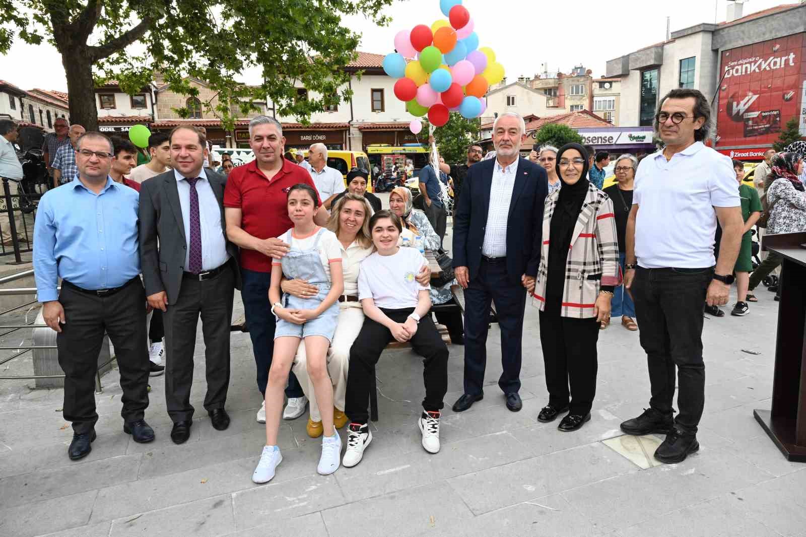 rengarenk-balonlar-dmd-kas-hastasi-gorkem-efe-icin-gokyuzune-birakildi
