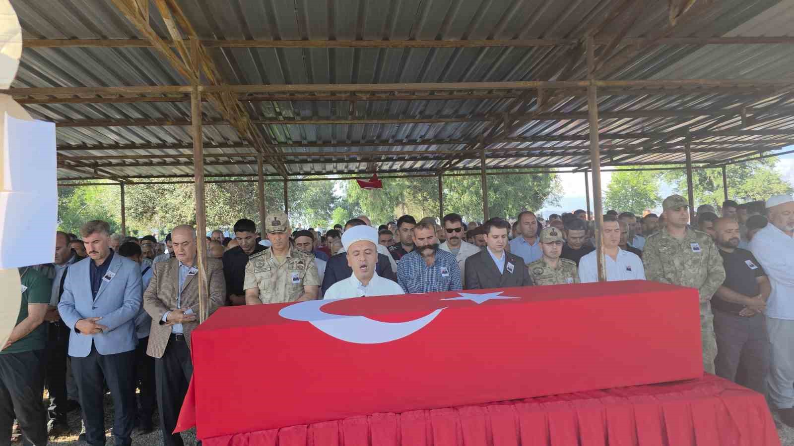 kalp-krizi-gecirerek-vefat-eden-uzman-cavus-son-yolculuguna-ugurlandi