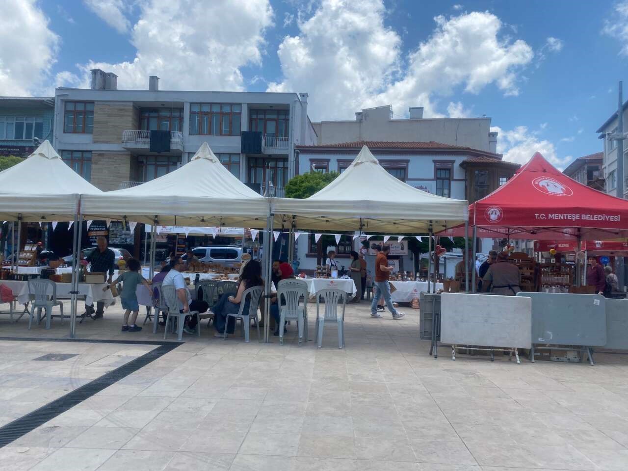 mentese-de-slow-food-yeryuzu-pazari-senlik-havasinda-gececek