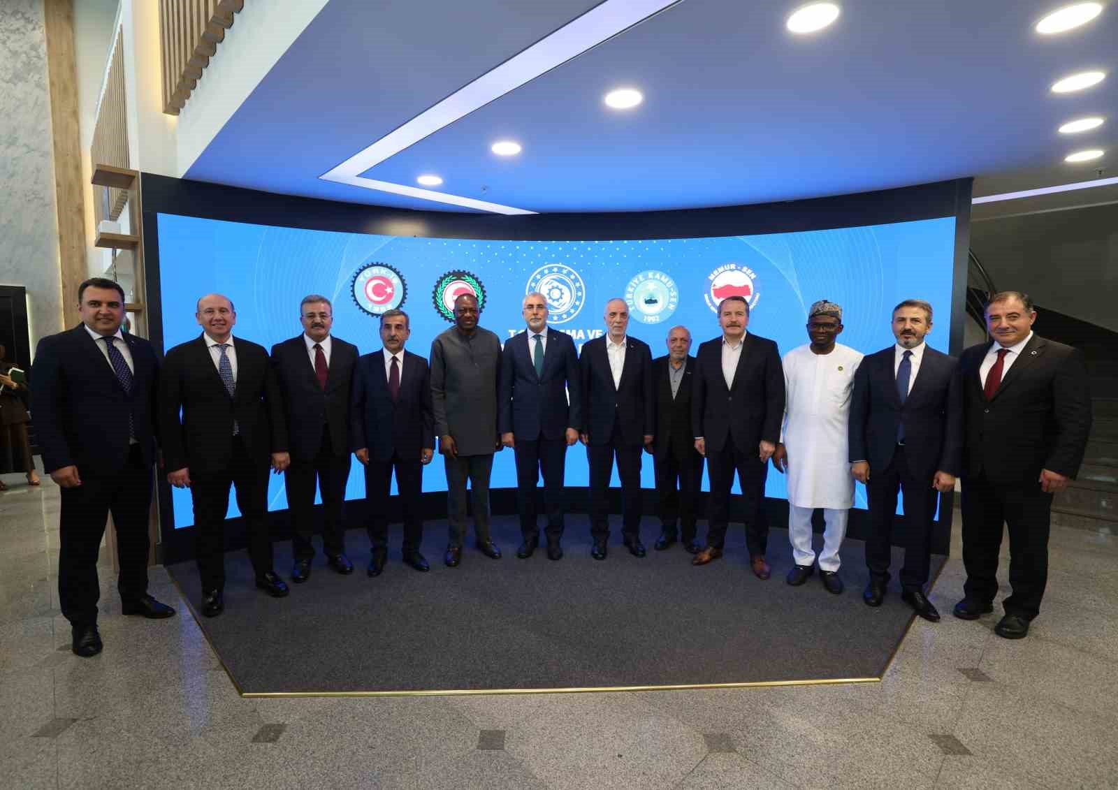 memur-sen-genel-baskani-yalcin-o-gece-sadece-bir-darbe-puskurtulmedi-ayni-zamanda-bir-isgal-girisimi-durduruldu