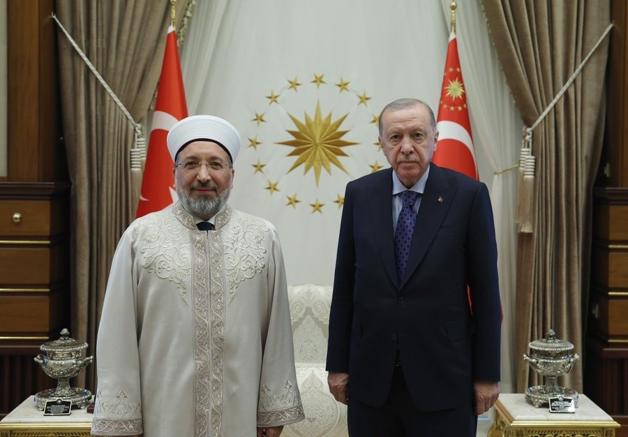 cumhurbaskani-erdogan-diyanet-isleri-baskani-arpagus-u-kabul-etti