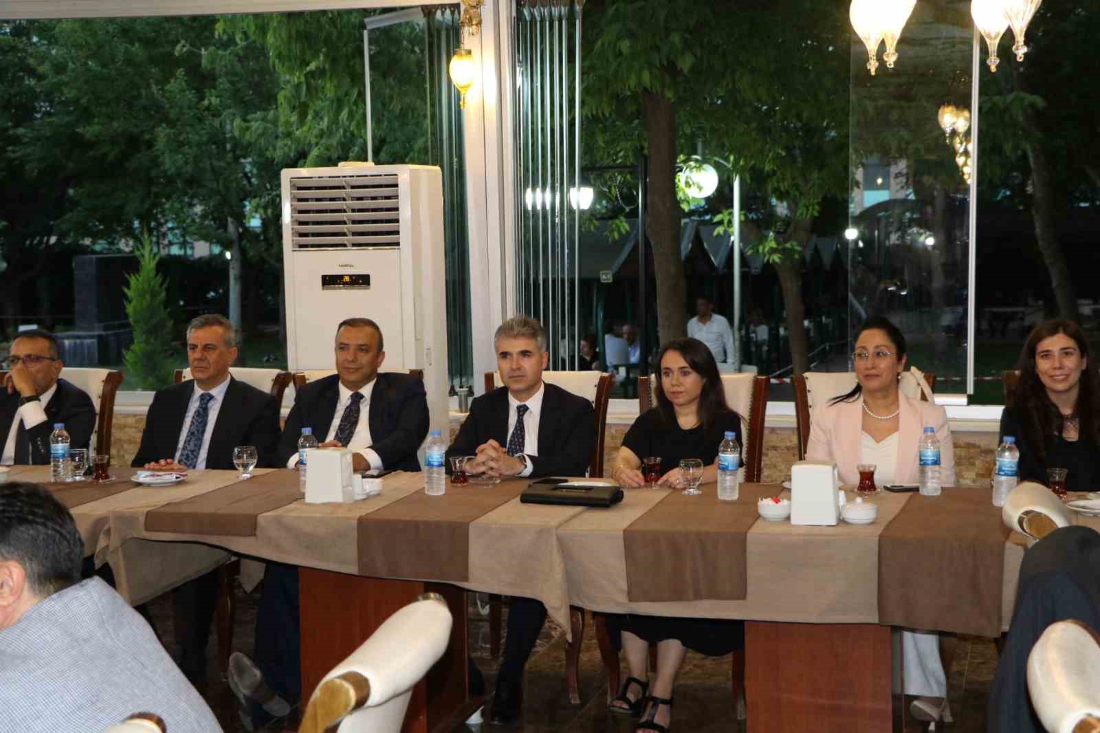 gaziantep-te-gorev-yerleri-degisen-hakim-ve-cumhuriyet-savcilarina-veda-programi-duzenlendi
