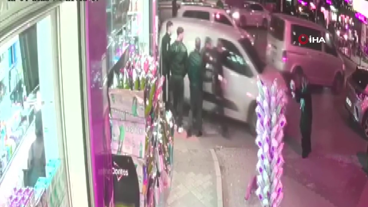 Polisten kaçarken yaşlı kadını ezdiler: Olay anı kamerada