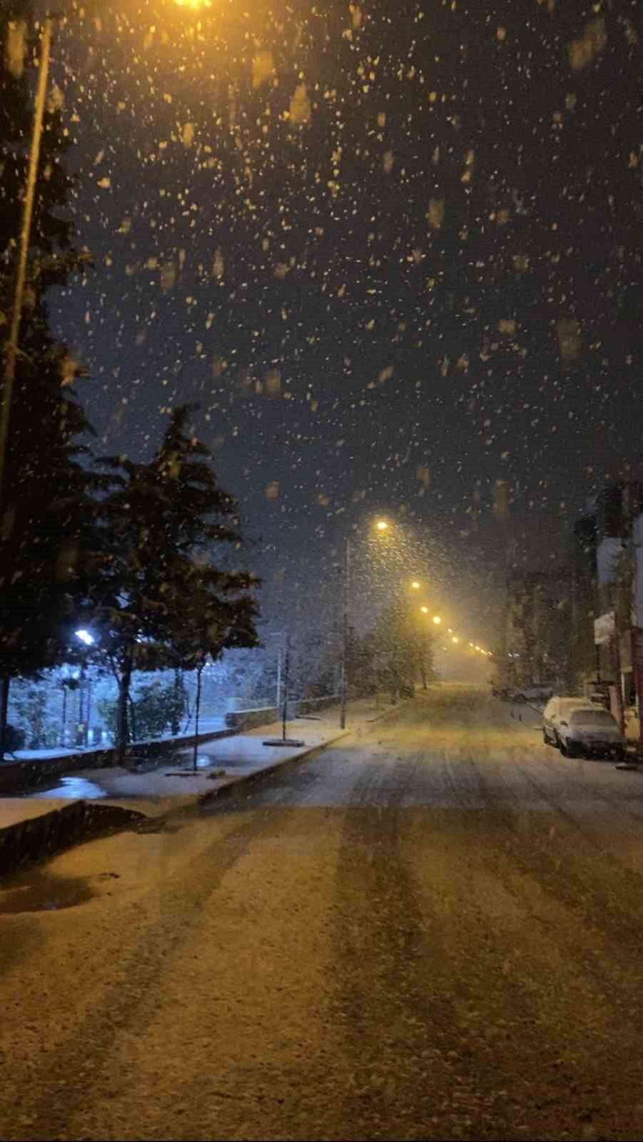 Mardin’de mevsimin ilk karı yağdı