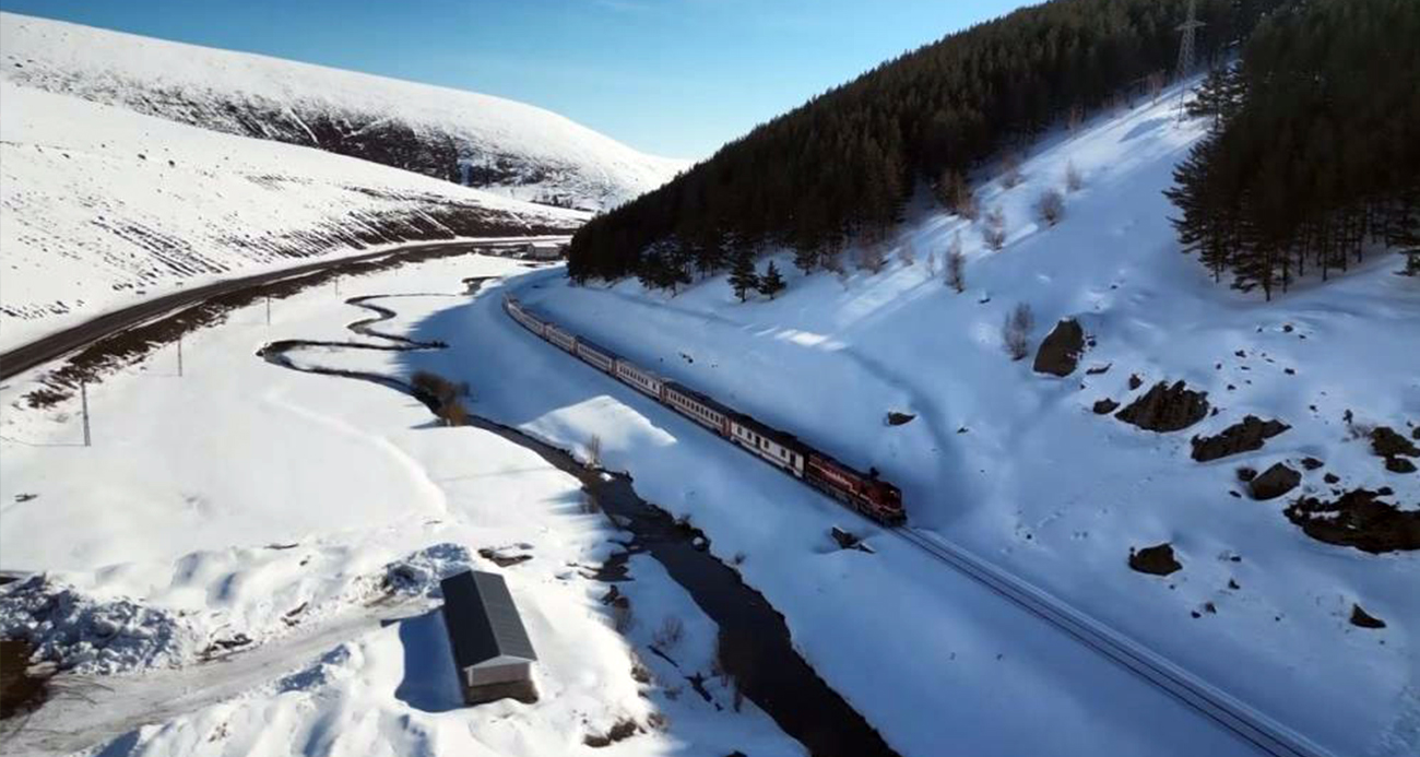 Kars’ta Doğu Ekspresi’ne yoğun ilgi: Vatandaşlar bayram tatili için masalsı yolculuğu tercih ediyor
