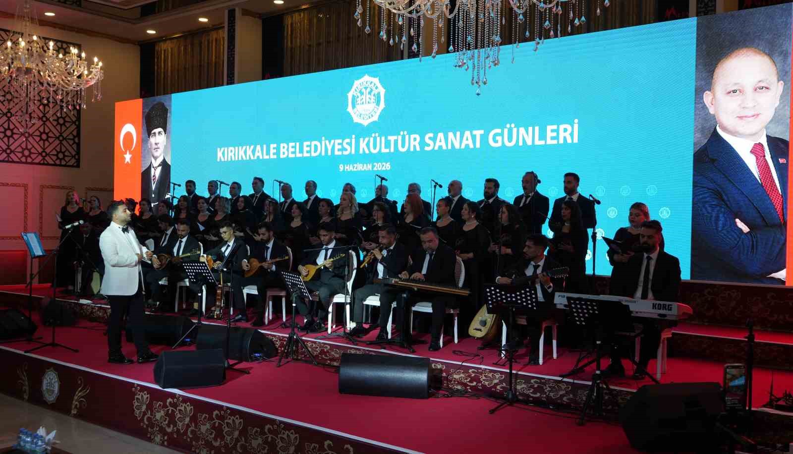koro-ilk-kez-sahne-aldi-profesyonelleri-aratmadi-anadolu-nun-sevilen-turkuleri-seslendirildi
