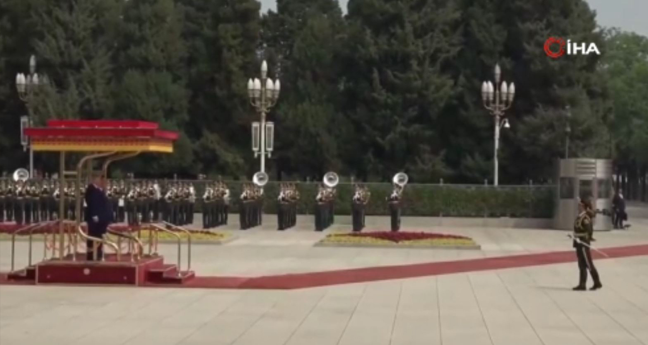 cin-devlet-baskani-xi-abd-baskani-trump-i-resmi-torenle-karsiladi