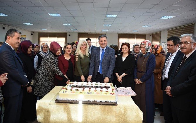 Kadınlar Günü’nde Kadın Kültür Ve Spor Merkezi’nde Etkinlik Düzenlendi