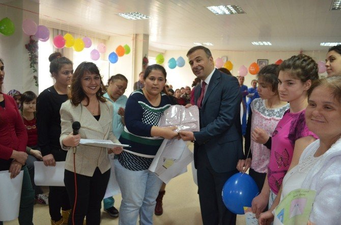 Rehabilitasyon Merkezinde Kadınlar Günü Programı Düzenlendi
