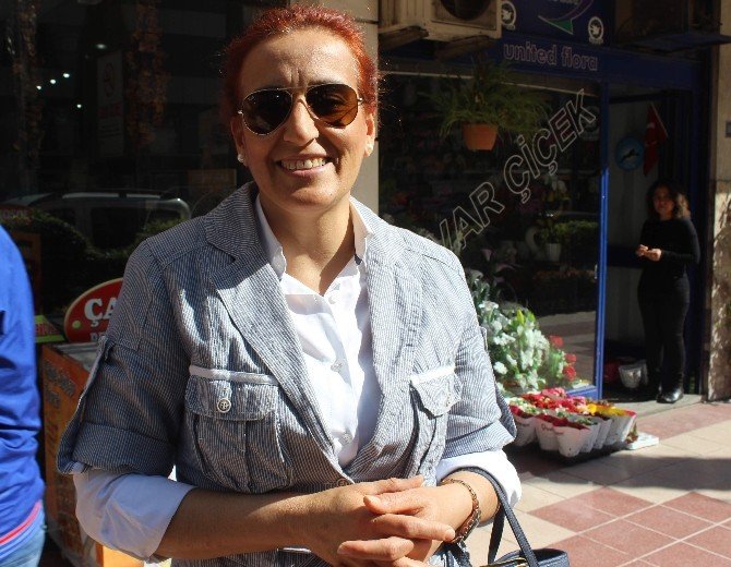 Mhp’li Cambazoğlu 8 Mart’ı Tek Başına Protesto Etti