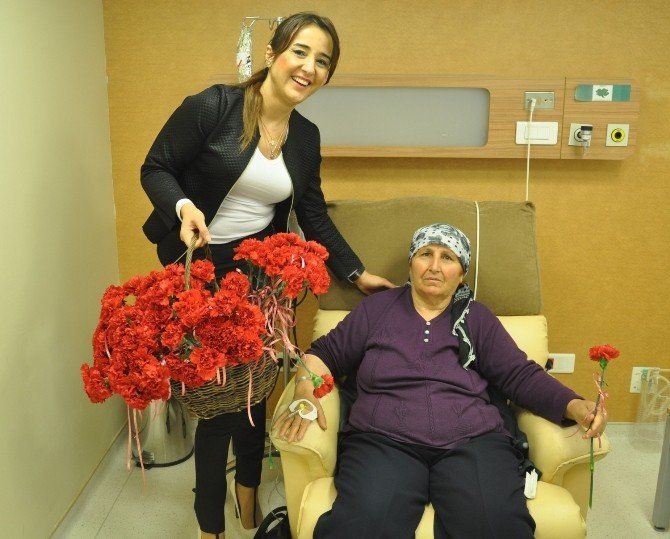 Acıbadem Adana Hastanesi’nde 8 Mart Kadınlar Günü Kutlandı