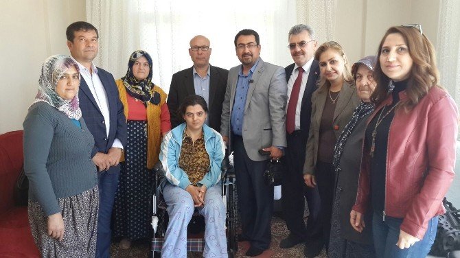 Ak Parti’den Engelli Kadınlara Tekerlekli Sandalye