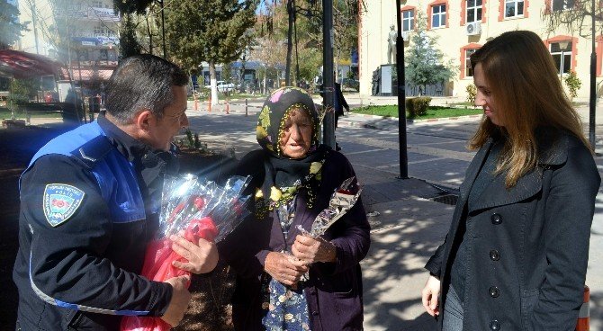 Polisler 8 Mart’ta Kadınları Unutmadı