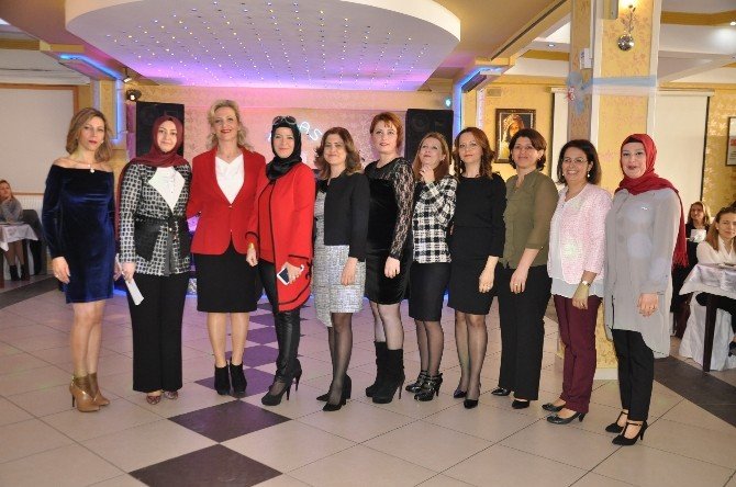 Hanımlar Dostluk Yemeğinde Buluştu