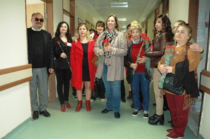 Ak Partiden Kadınlara Anlamlı Ziyaret