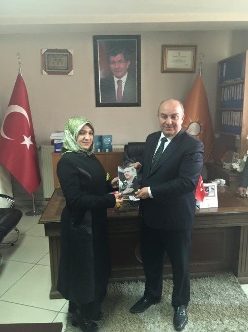 Başkan Ergün’den Kadınlara Çiçek