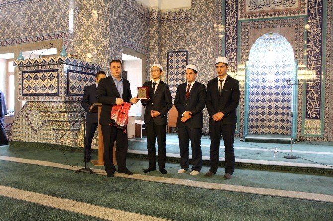 İmam Hatip Lisesi Öğrencileri Kur’an-ı Kerim Ve Ezan’ı Güzel Okumak İçin Yarıştı