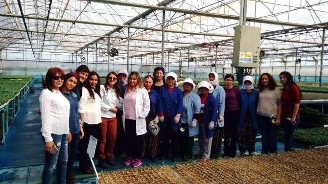 Akdeniz Belediyesi’nin Kadın Çalışanları Bu 8 Mart’ta Da İzin Yaptı