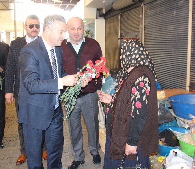 Altınordu Belediyesi’nden Esnaf Kadınlara Karanfil