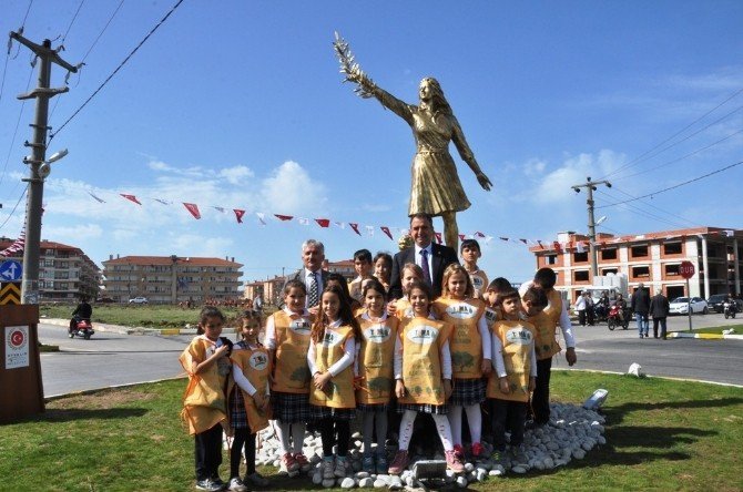 Barış Heykeli Açıldı, Barış İçin Fidan Dikildi